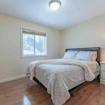 2500 Sq House In Springbank Hill Bl 261818 Villa YYC Exterior foto