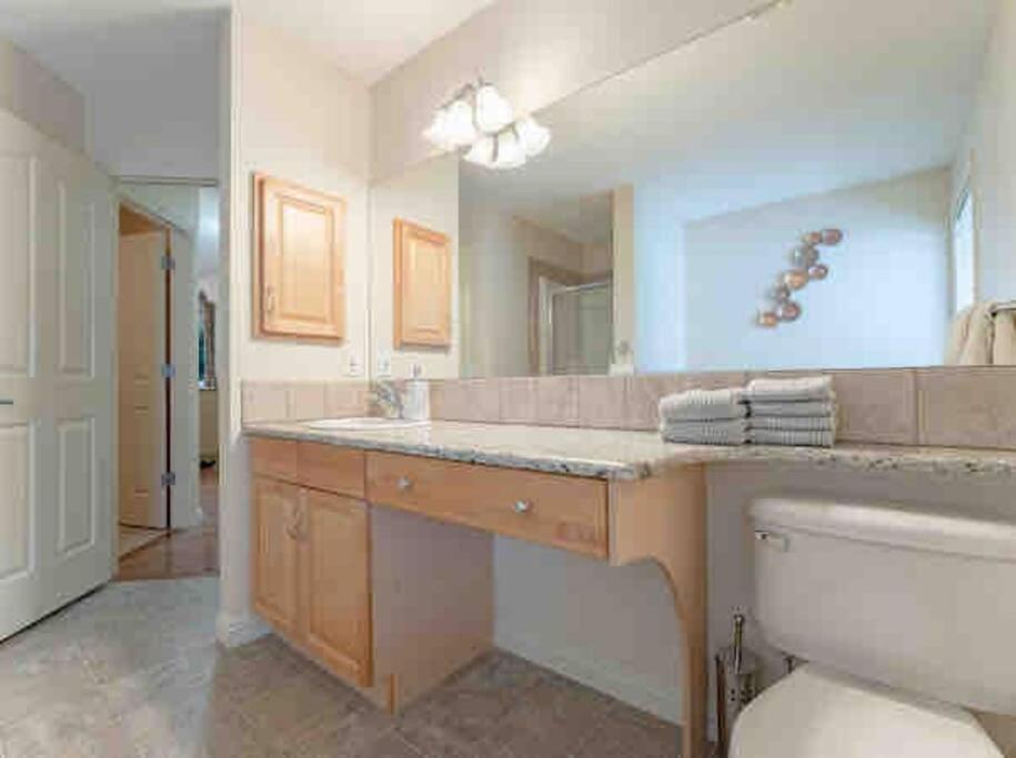 2500 Sq House In Springbank Hill Bl 261818 Villa YYC Exterior foto