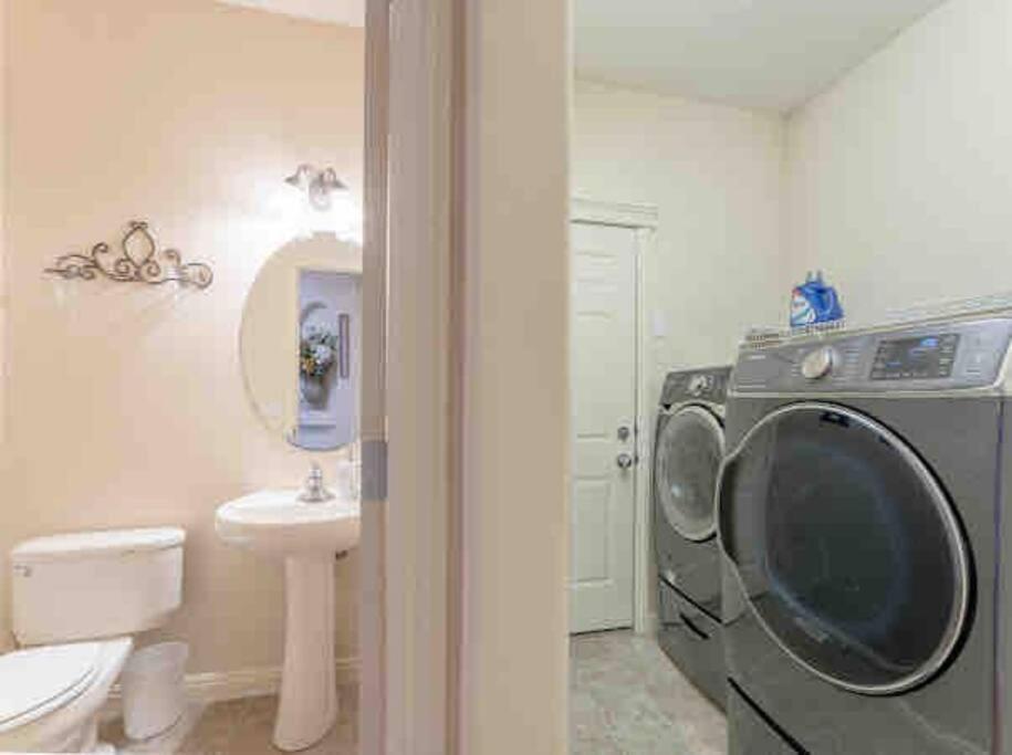 2500 Sq House In Springbank Hill Bl 261818 Villa YYC Exterior foto