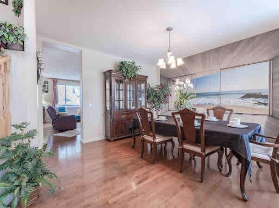 2500 Sq House In Springbank Hill Bl 261818 Villa YYC Exterior foto